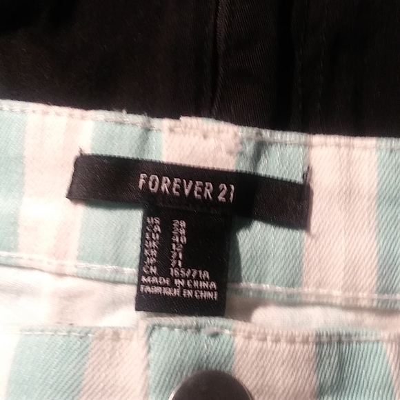1 Lot of 3 pairs of size L 28 Shorts from Forever 21. - Picture 3 of 7